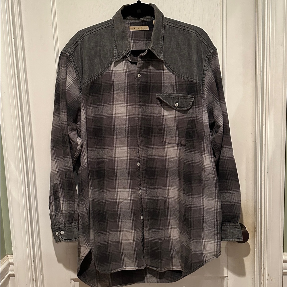 Gray Long sleeve Plaid Button-Up Shirt - L